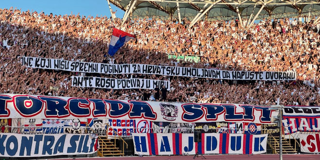 Torcida odala počast Anti Rosi