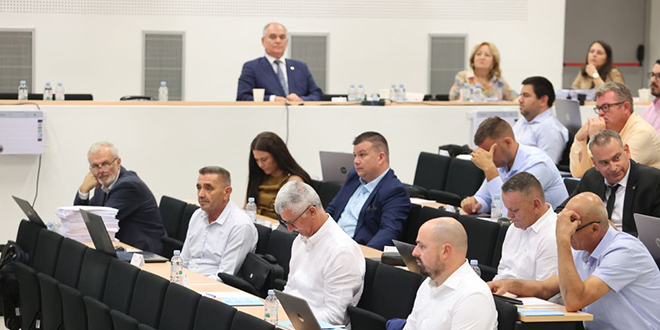 ŽUPANIJSKA SKUPŠTINA Način dodjele besplatnih udžbenika na udaru oporbe, Bauk uputio neobičan apel HDZ-ovcima