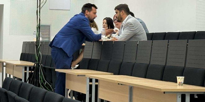 ZAJEDNIČKI JEZIK Oporba i vlast složni oko koncesije, Ivoševićev prijedlog 'čuli' dožupan i pročelnica