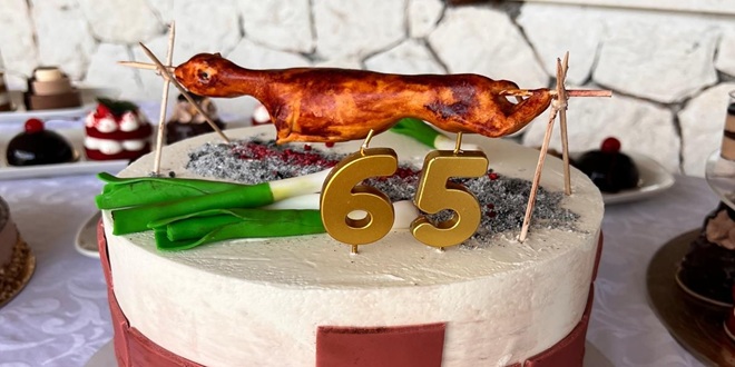 NEOBIČNA TORTA S PORUKOM Željko Kerum slavi 65. rođendan