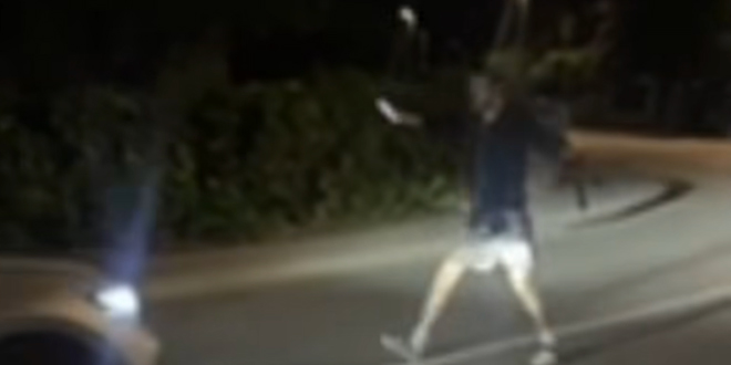VIDEO Dramatična snimka: Muškarac s puškom zaustavljao vozila