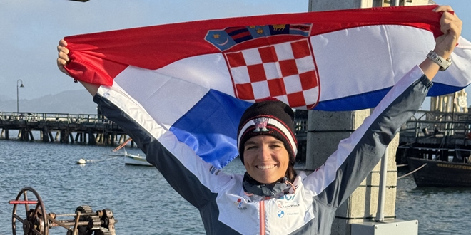 VIDEO Dina Levačić uspješno otplivala rutu oko Angel Islanda
