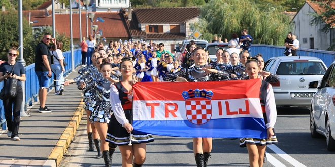 FOTO: 23. revija Triljskih mažoretkinja