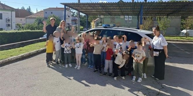 Djeca se upoznala s radom policije, oduševila ih vozila