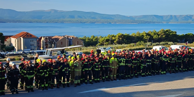 FOTO/VIDEO Vallum Fest u Bolu okupio vatrogasce iz cijele regije
