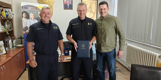 Dan policije 2025: Grad Vrgorac nagradio policijskog službenika Postaje granične policije Vrgorac