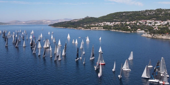 Mrdujska regata zaplovila uz feštu od spize: Dalmatinska marenda u znaku brujeta i dobre kapljice