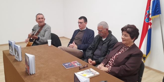 Frane Livajić predstavio dvije zbirke pjesama u Imotskom