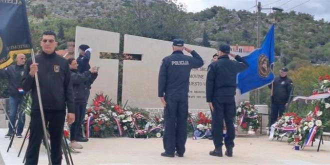 Predstavnici dubrovačke policije odali počast poginulim braniteljima na Osojniku