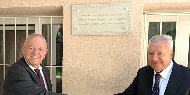 VELIKO PRIZNANJE Hrvatskom investitoru usred Münchena podignuta ploča zahvale: 'Učinio sam to za domovinu'