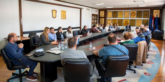 PRIORITETI U 2026. Gradonačelnik Šuta održao sastanak s čelnicima kotara i mjesnih odbora
