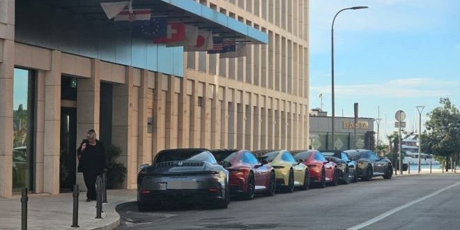 FOTO-UBOD Šest lukuznih 'jurilica' plijeni pažnju Splićana