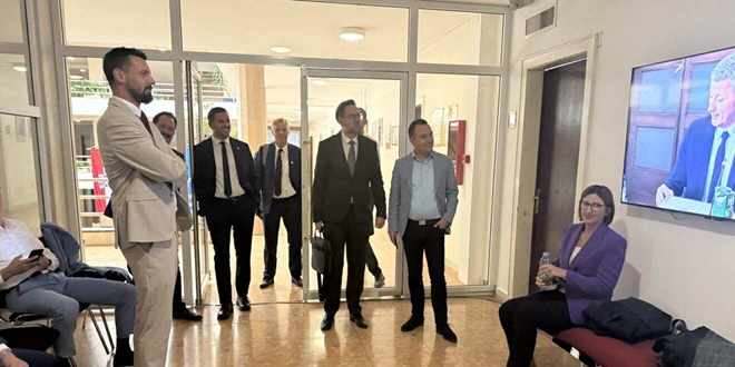 TESTIRANJE VEĆINE? Centar, Direkt i Most napustili vijećnicu