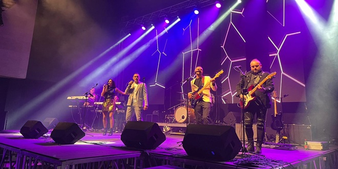 DOBROTVORNI KONCERT BEZ KOMPROMISA Uoči '72 sata bez kompromisa'