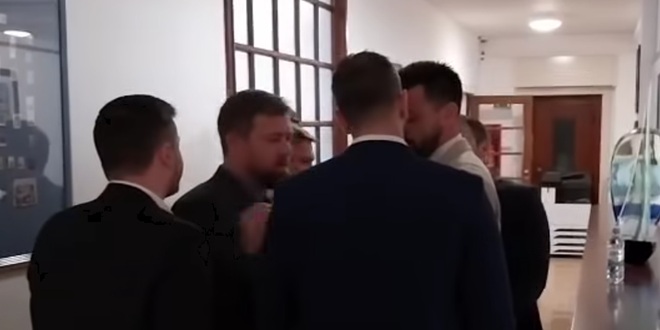 NAPETO U HODNIKU Vijećnici su ih trebali rastavljati, pogledajte video