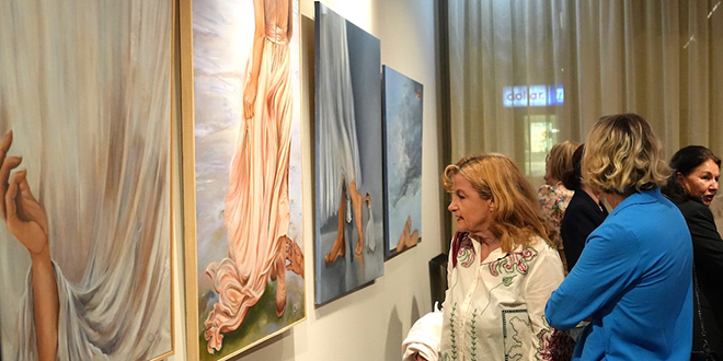 FOTOGALERIJA Izložba 'Paralelni svijet' Lidije Jovanović Marušić otvorena u hotelu Ambasador