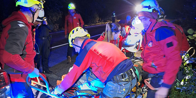NESREĆA U NP PLITVIČKA JEZERA Čovjek pao u provaliju, spasili ga HGSS-ovci