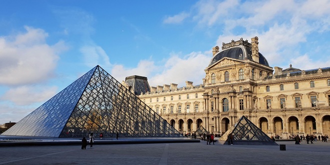 Opljačkan pariški Louvre