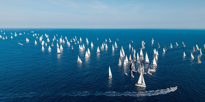 FOTOGALERIJA Završena 81. Viška regata: Stravaganza obranila naslov najbržeg broda