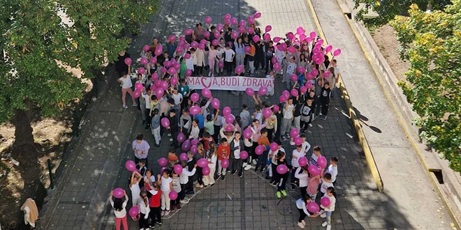FOTO: Pogledajte originalne načine na koje djeca diljem Dalmacije šalju snažan apel: 'Mama, budi zdrava!'