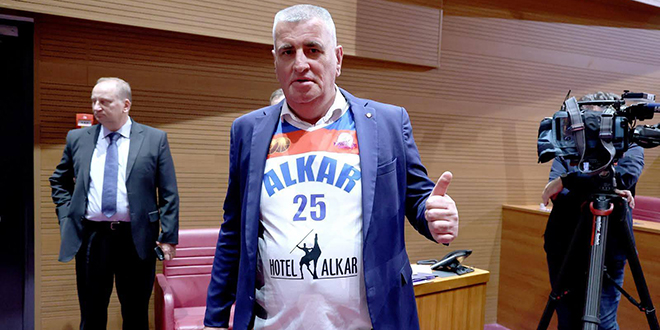 Buljev poseban outfit za Sabor