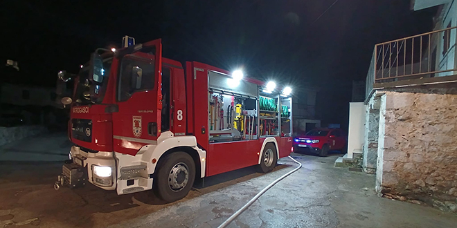 Gorjelo u dvorištu kuće na Hvaru