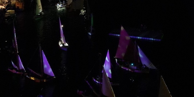 VALCER POD JEDRIMA U SPLITU Ples mora, svjetla i zajedništva