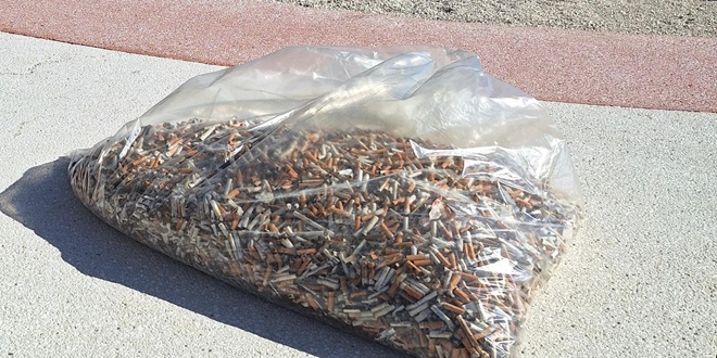 Nevjerojatne količine opušaka na plaži na Žnjanu