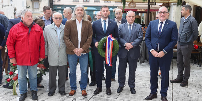 | Autor: Veljko Martinović FOTO/VIDEO: U Splitu obilježavaju oslobođenje grada, vijence položili gradonačelnik Šuta i župan Boban