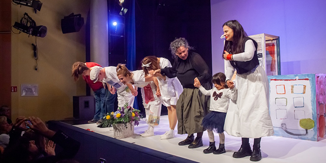 | Autor: Jelena Popić NOVA FOTOGALERIJA Predstava 'Pita moja mama imate li jedno jaje' oduševila publiku u GKL-u