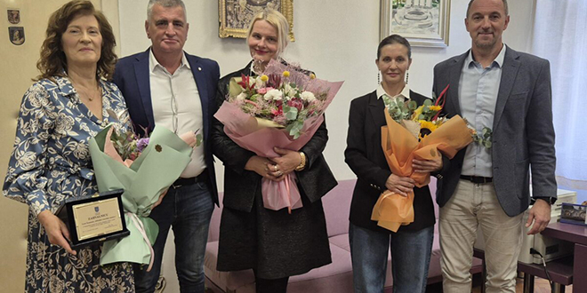 Miro Bulj primio nagrađene prosvjetne djelatnice iz Sinja