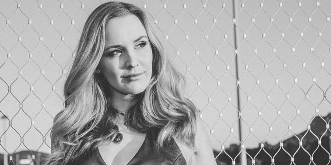 | Autor: Nikola Knežević Splitska kantautorica Gloria Rocchi na životnom raskrižju s novom pjesmom i prvim diskografskim ugovorom