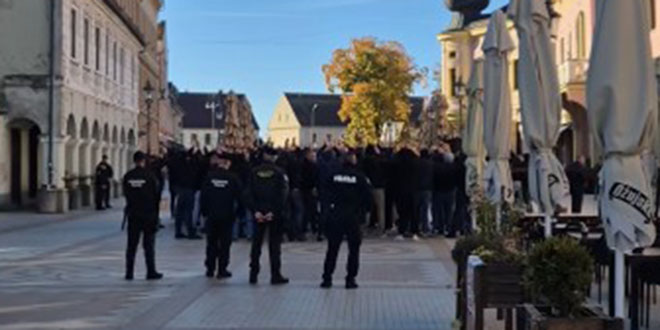 VIDEO: Torcida jutros stigla u centar Vinkovaca