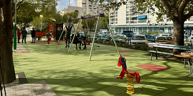 Obnovljeno dječje igralište u Šižgorićevoj ulici, splitski gradonačelnik najavio izgradnju tri nova