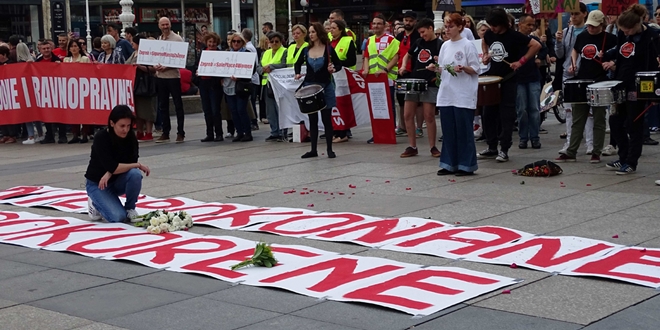 | Autor: Facebook (Arijana Lekić-Fridrih) Lekić-Fridrih i Domino: 'Ove subote nema Tihe mise'