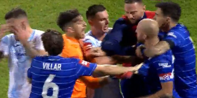 VIDEO: Sramota u Maksimiru, Mišić nakon starta s leđa bez lopte još i dijelio pleske, a nije isključen!