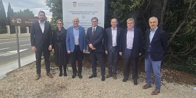 Cebalo s ministrom Bačićem u radnom posjetu Orebiću: Započela katastarska izmjera i otvoren novi vodoopskrbni cjevovod