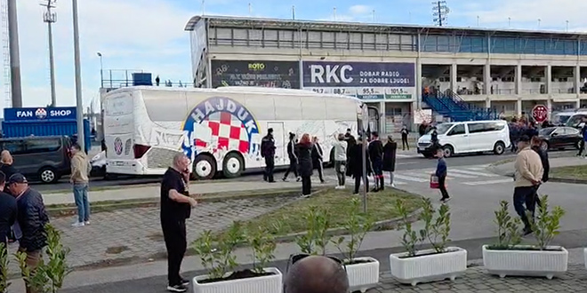 VIDEO: Hajdukov autobus stigao na stadion, dočekan je pjesmom