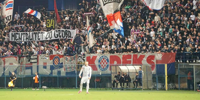 Torcida vratila transparent 'Kodeks', te skandirala skoro zaboravljene refrene