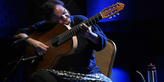 FOTOGALERIJA Publika nije dala Costi s pozornice: Tri bisa za brazilskog virtuoza koji je otvorio Dane klasične gitare