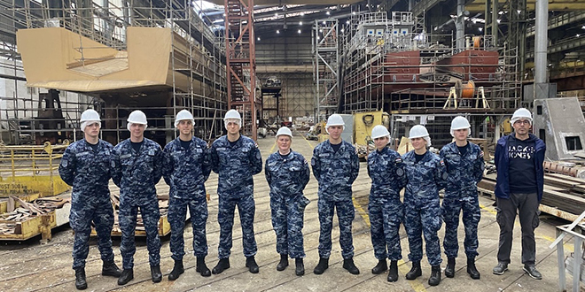 UGOVOR RASKINUT, SURADNJA SE NASTAVLJA Kadeti studija Vojnog pomorstva u splitskom škveru