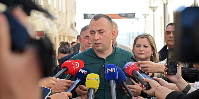 Čelnici Srpskog kulturnog društva opisali incident: 'Izrazito nasilno prekinut benigan događaj, najpotresnije je što su stari i djeca pregovarali o svojoj sigurnosti'