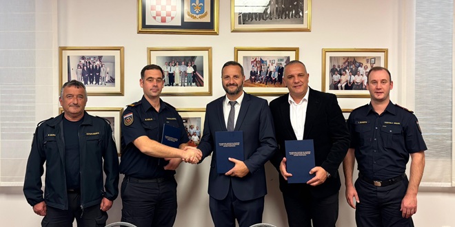 PODSTRANA Potpisan novi kolektivni ugovor između Općine i JVP-a Podstrana