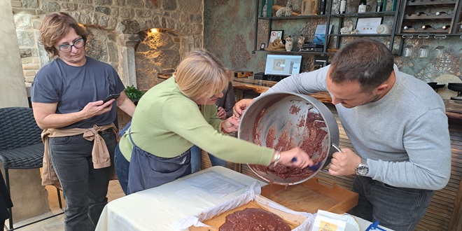 FOTO Tradicionalni okusi Pelješca na prvoj radionici projekta 'Food Without Borders'