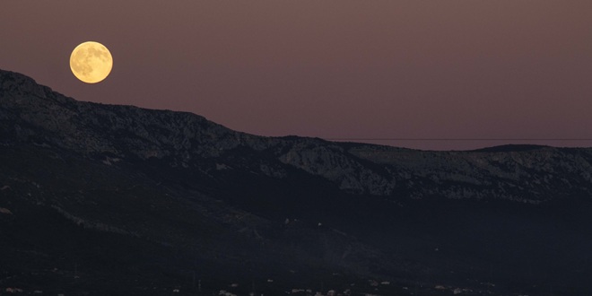 FOTO Pun Mjesec uvijek je fascinantan