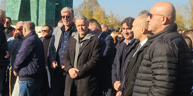 VIDEO: Thompson i Dalić zajedno s ministrom Anušićem obišli posljednja počivališta još dvojice hrvatskih heroja!