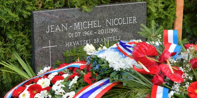 FOTO/VIDEO Pokopan Nicolier, ispraćen uz molitvu 'Oče naš' na francuskom jeziku