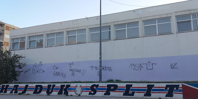 FOTOGALERIJA Prijeteći grafiti na školskoj dvorani na Plokitama