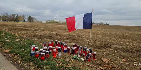 Francuska zastava u slavonskoj zemlji: Na mjestu gdje je pronađen dragovoljac koji je poginuo za Vukovar