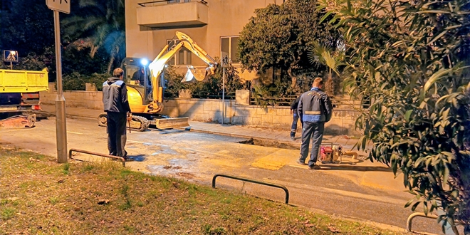 Pukla vodovodna cijev na Bačvicama